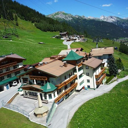 Hotel Garni - Restaurant Kaminstube سانكت أنتون ام ارلبرغ المظهر الخارجي الصورة