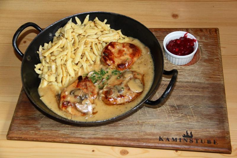 Hotel Garni - Restaurant Kaminstube سانكت أنتون ام ارلبرغ المظهر الخارجي الصورة
