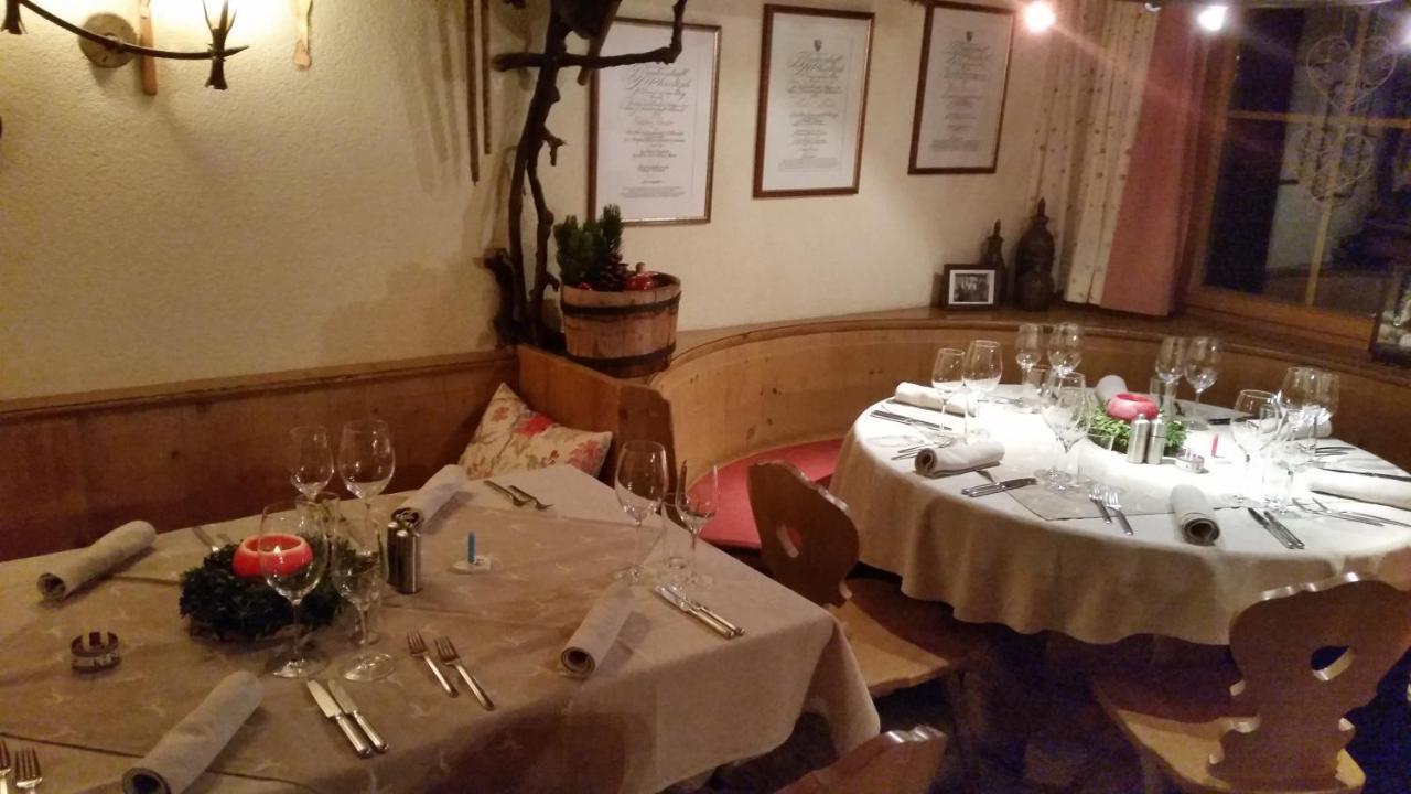 Hotel Garni - Restaurant Kaminstube سانكت أنتون ام ارلبرغ المظهر الخارجي الصورة