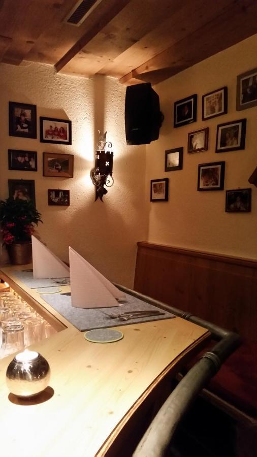Hotel Garni - Restaurant Kaminstube سانكت أنتون ام ارلبرغ المظهر الخارجي الصورة