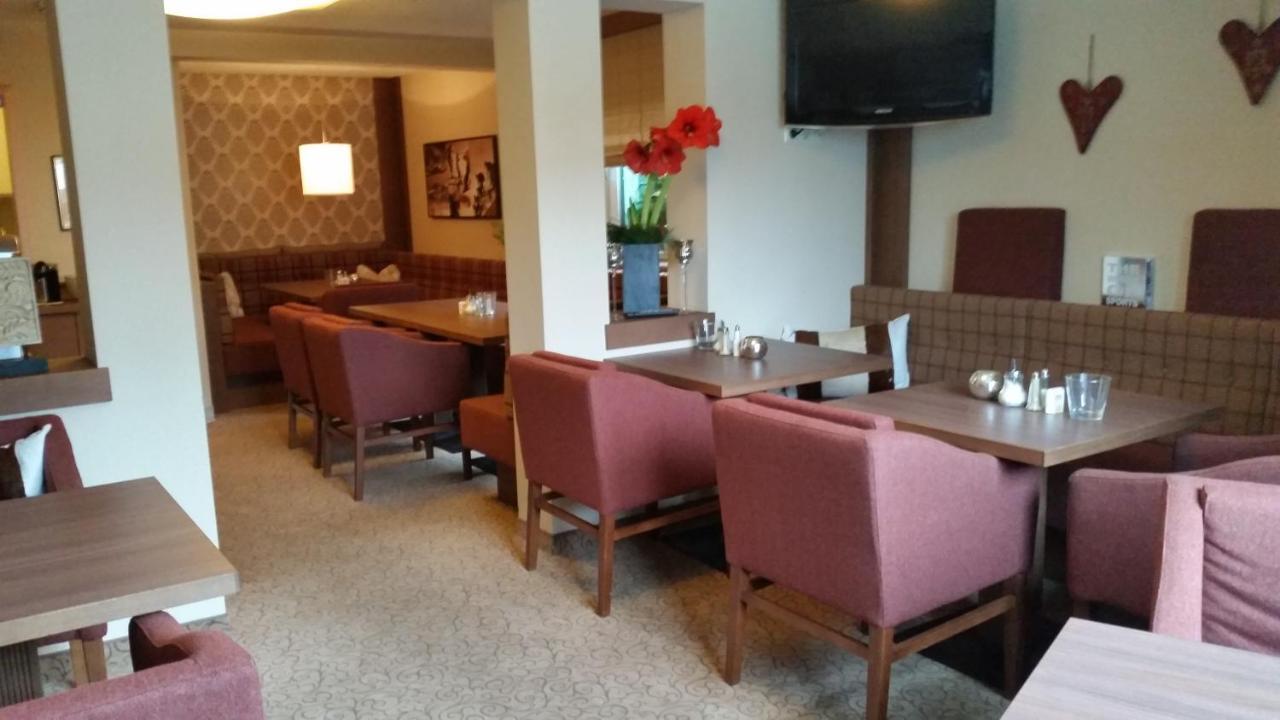 Hotel Garni - Restaurant Kaminstube سانكت أنتون ام ارلبرغ المظهر الخارجي الصورة