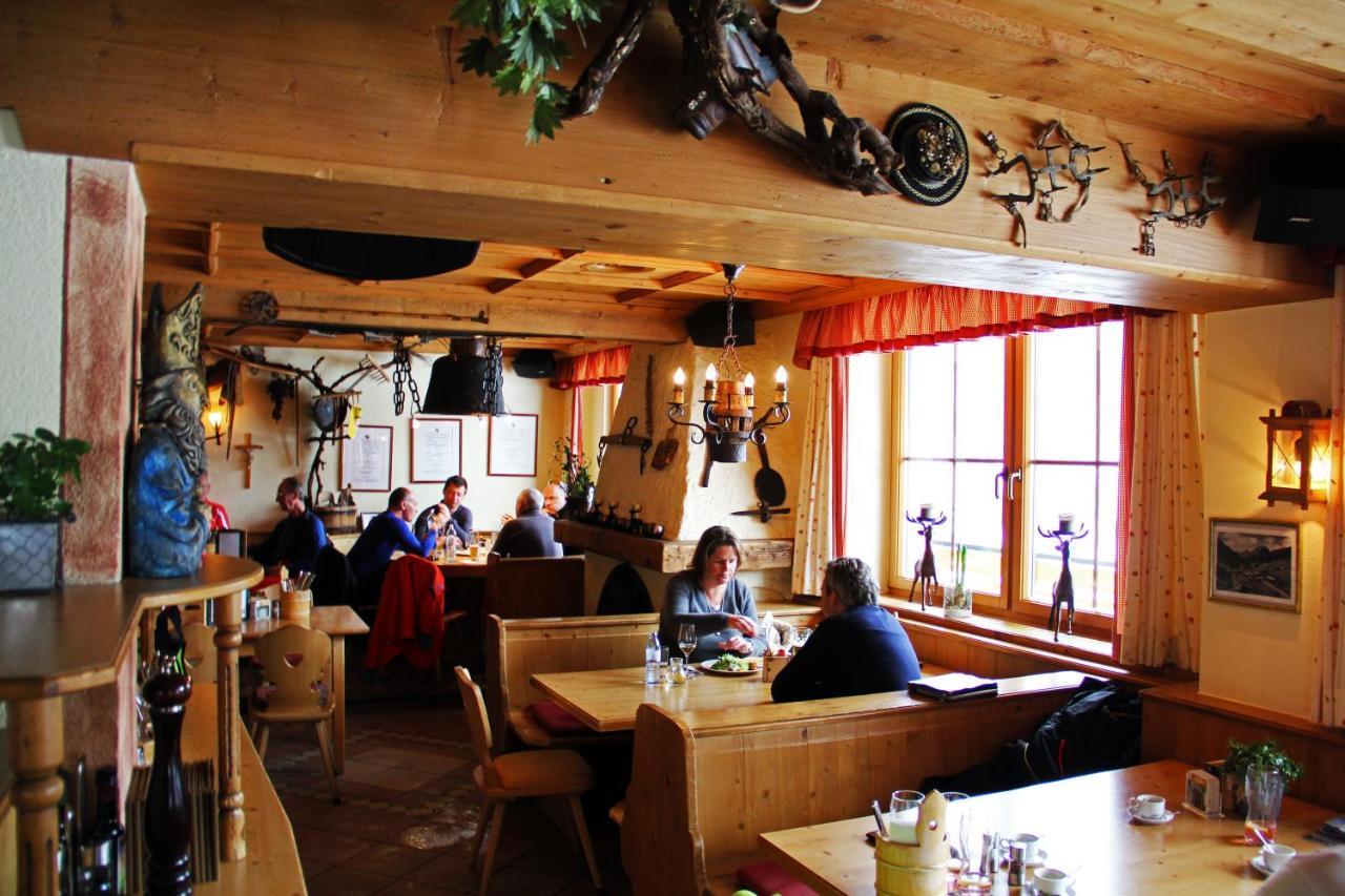 Hotel Garni - Restaurant Kaminstube سانكت أنتون ام ارلبرغ المظهر الخارجي الصورة