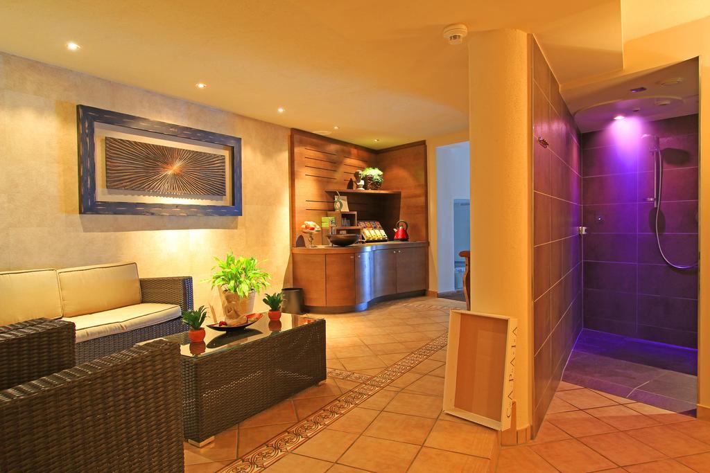 Hotel Garni - Restaurant Kaminstube سانكت أنتون ام ارلبرغ المظهر الخارجي الصورة