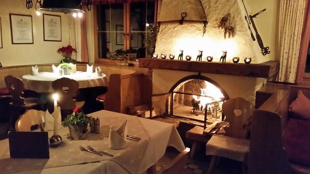 Hotel Garni - Restaurant Kaminstube سانكت أنتون ام ارلبرغ المظهر الخارجي الصورة