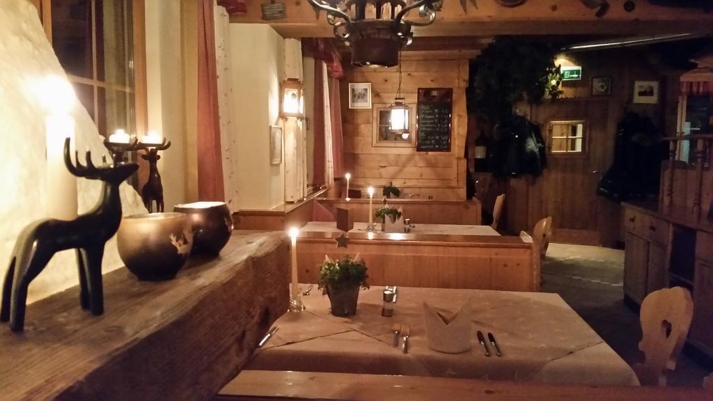 Hotel Garni - Restaurant Kaminstube سانكت أنتون ام ارلبرغ المظهر الخارجي الصورة