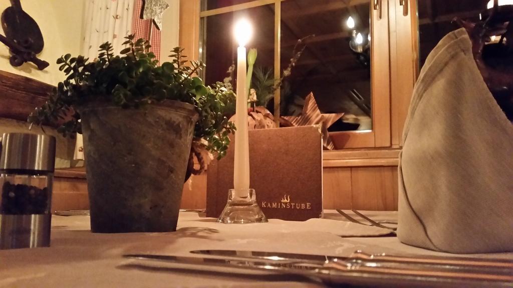 Hotel Garni - Restaurant Kaminstube سانكت أنتون ام ارلبرغ المظهر الخارجي الصورة