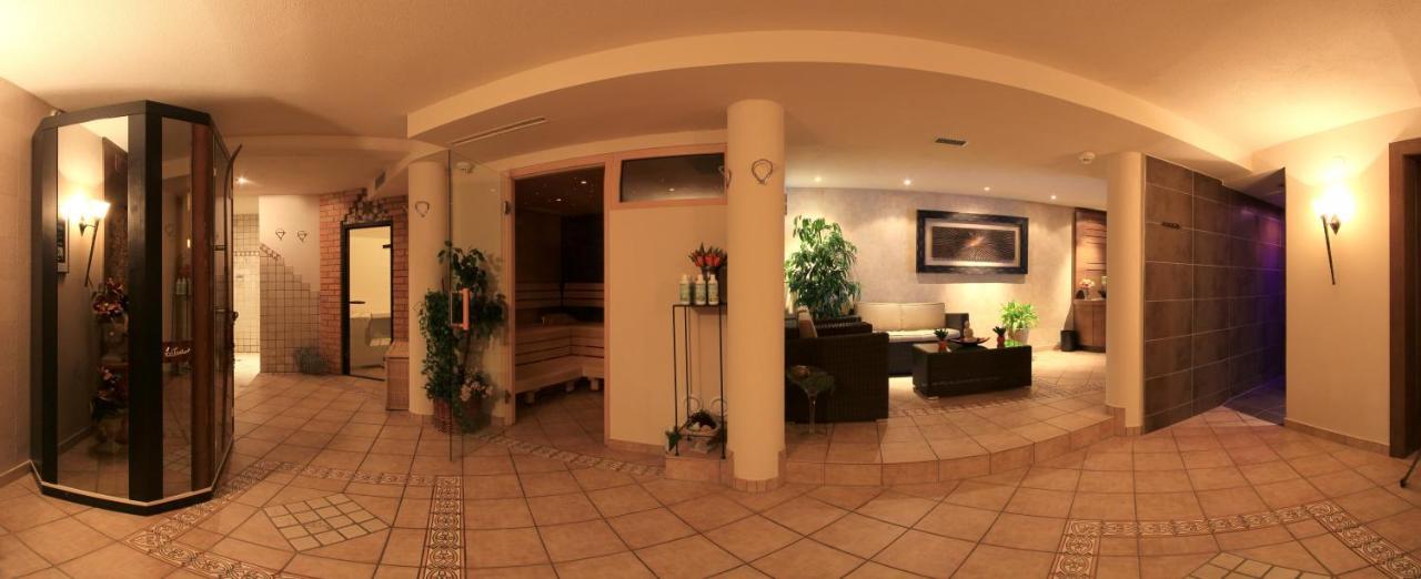 Hotel Garni - Restaurant Kaminstube سانكت أنتون ام ارلبرغ المظهر الخارجي الصورة
